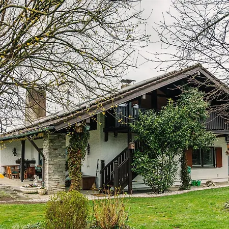 Landhausvilla Watzmannblick Апартаменты Saaldorf-Surheim